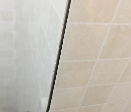 原平瓷砖空鼓维修公司分享阳台瓷砖脱落的修复过程可以分为以下几个步骤